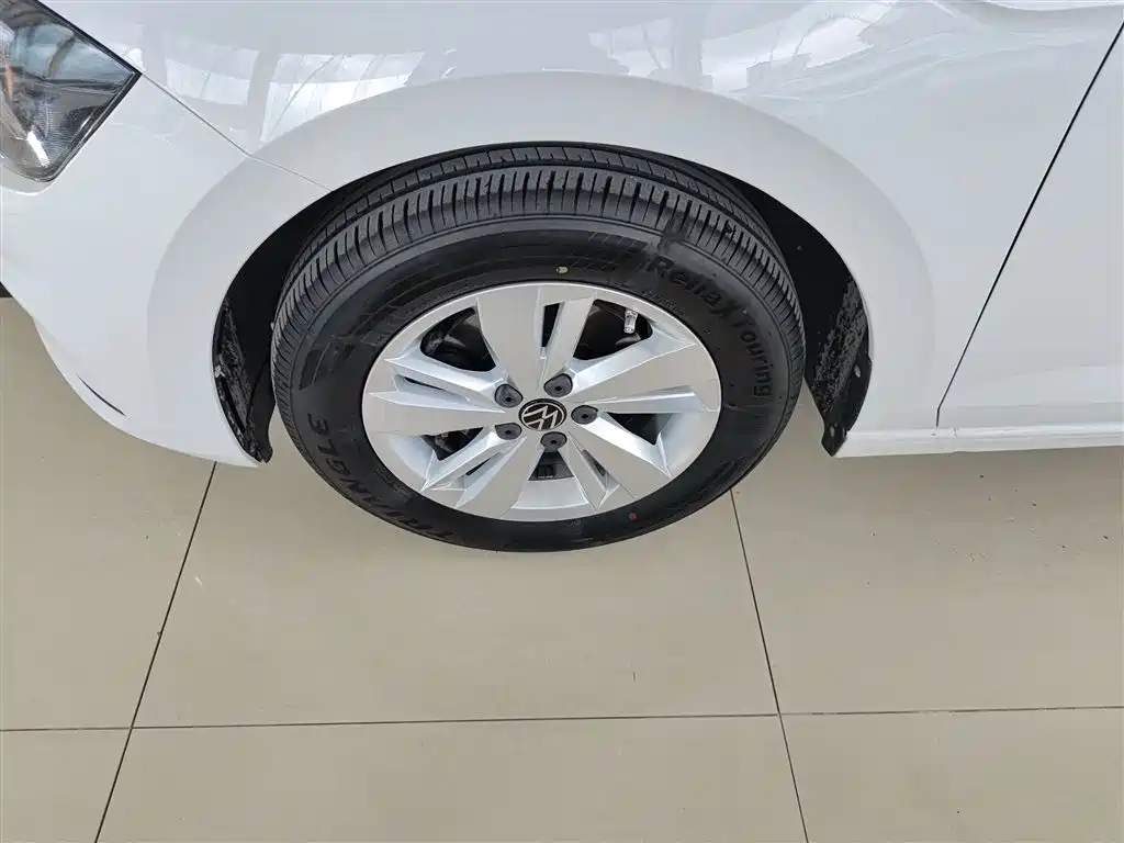 Volkswagen Polo 2021 Plus 1.5L Automatic Panorama Enjoyment Edition фото 25