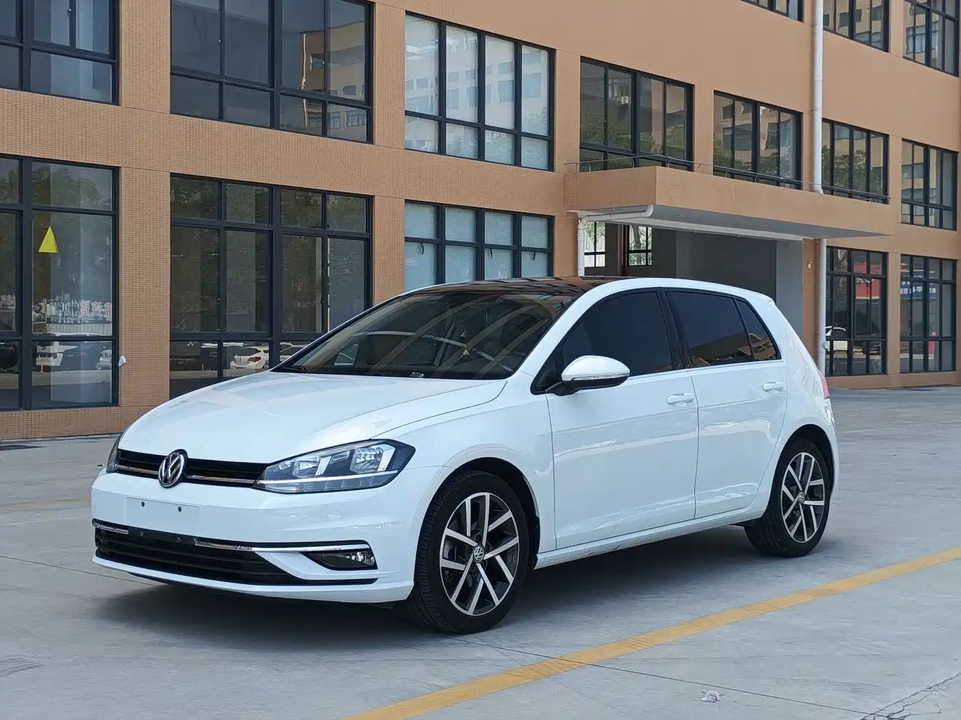 Volkswagen Golf 2020 280TSI DSG Comfort фото 2