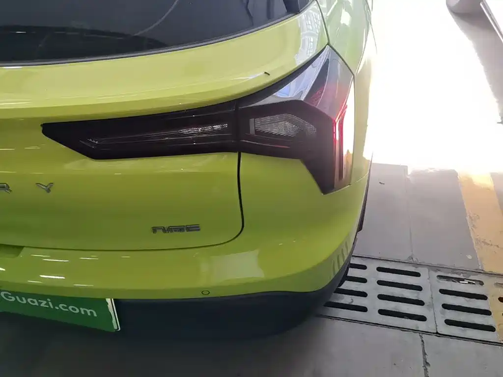Фото 8 - Geely Geometry E Firefly