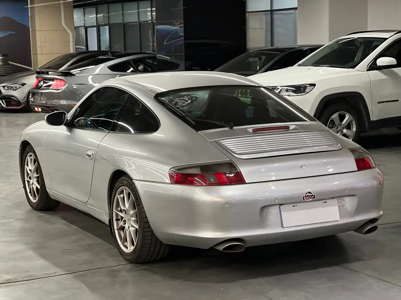 Porsche 911 2005 Carrera 4 AT 3.6L фото 4