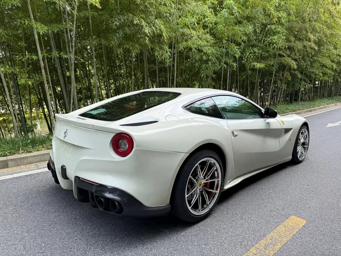 Ferrari F12berlinetta 2013 6.3L Standard фото 5