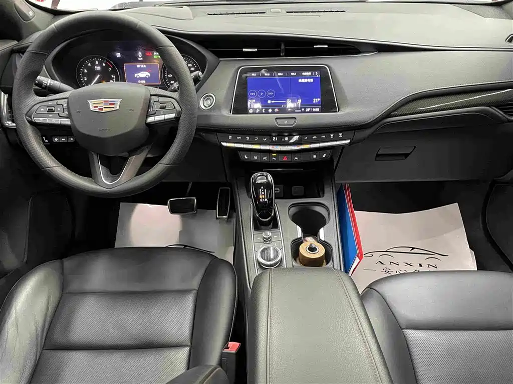 Фото 14 - Cadillac XT4