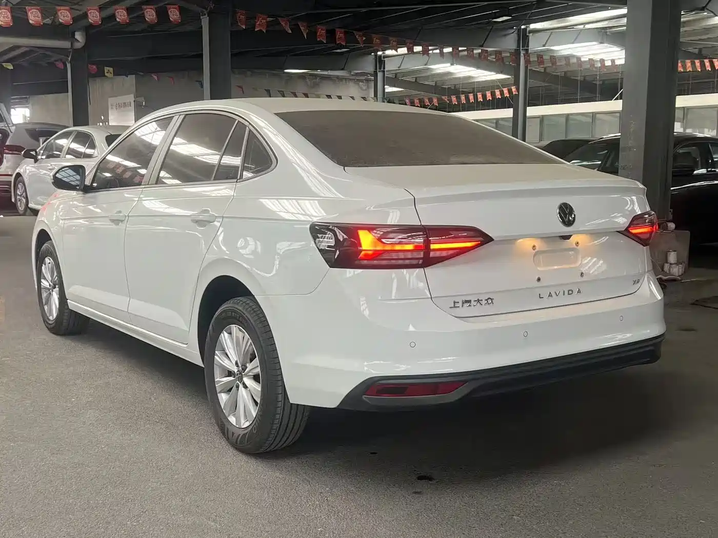 Volkswagen Lavida 2025 New Edge 1.5L Outstanding New Ease фото 8