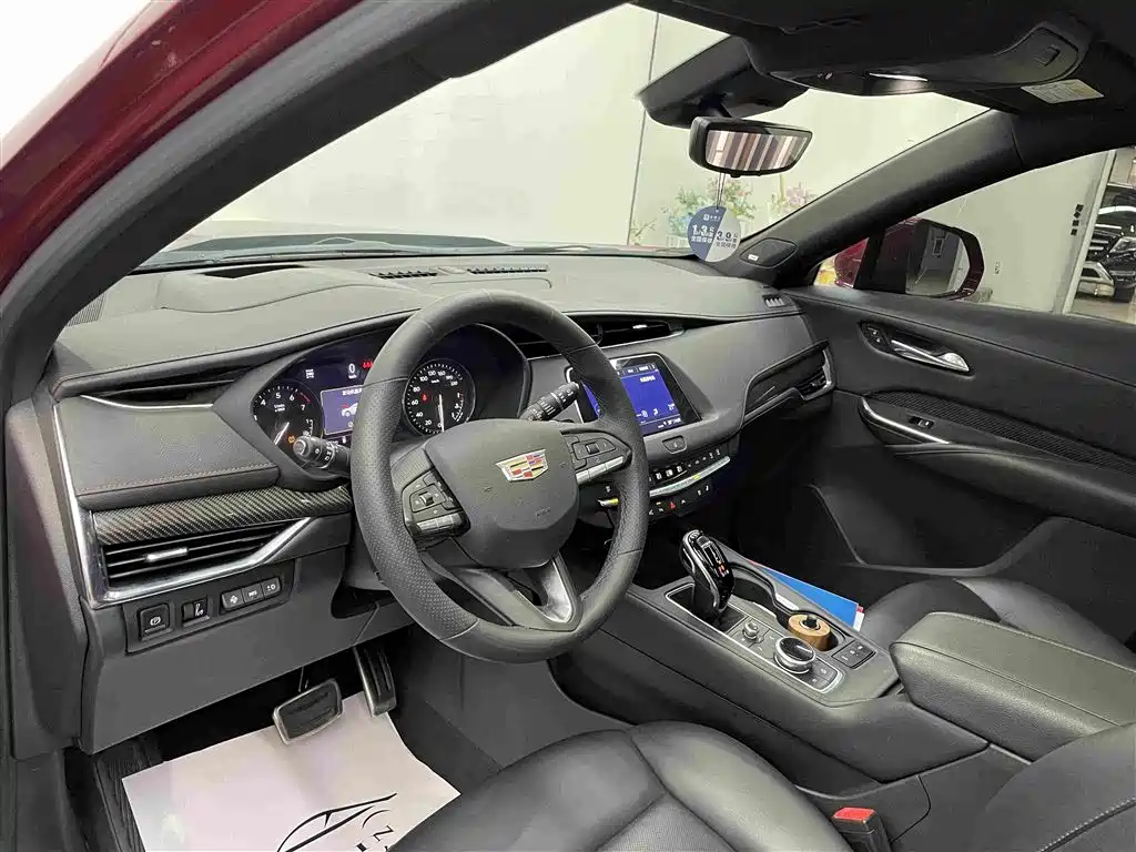 Фото 7 - Cadillac XT4
