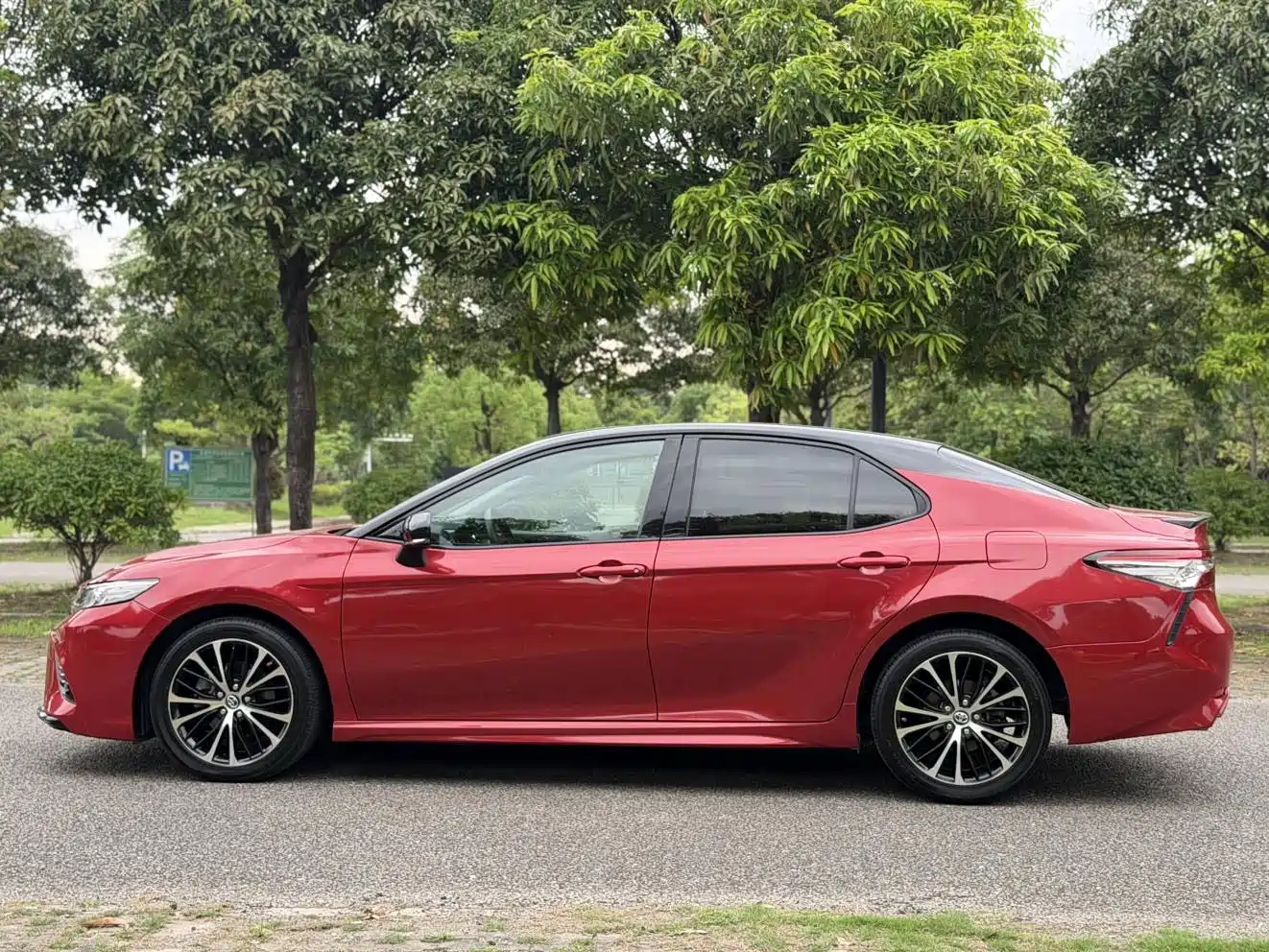 Photo 9 - Toyota Camry