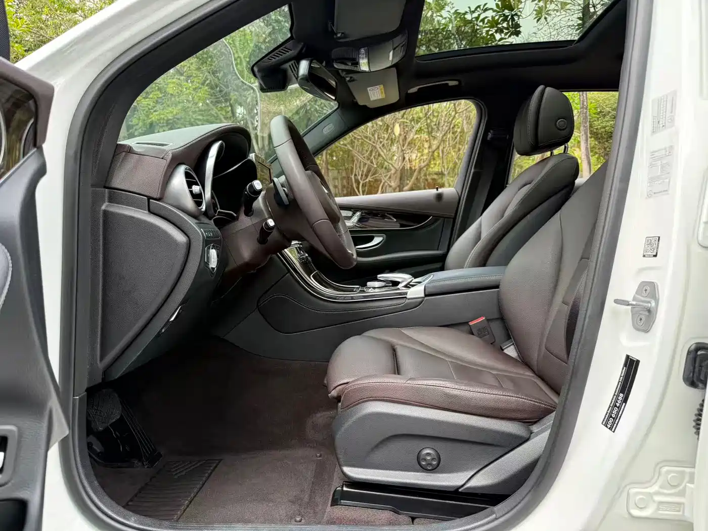 Mercedes-Benz GLC 2018 Facelift GLC 260 4MATIC Luxury фото 12