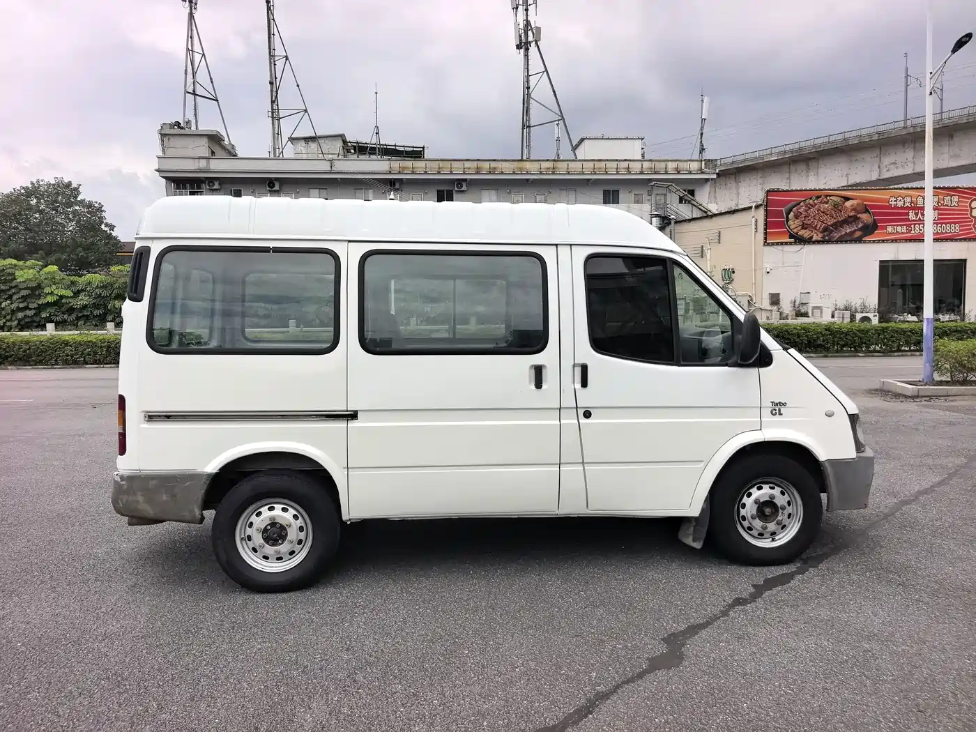 Ford Classic Transit 2016 2016 Model 2.8T Diesel Short Wheelbase 6-Seat Medium Roof Multi-Purpose Vehicle JX493ZLQ4