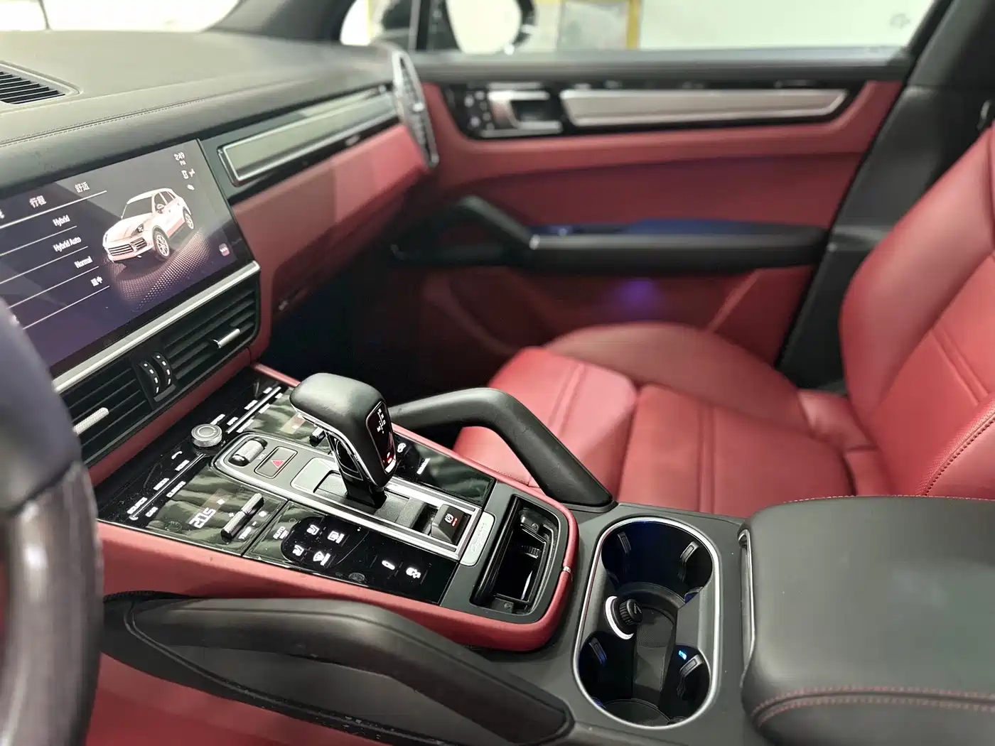 Porsche Cayenne New Energy 2023 Cayenne E-Hybrid 2.0T Platinum Edition фото 6