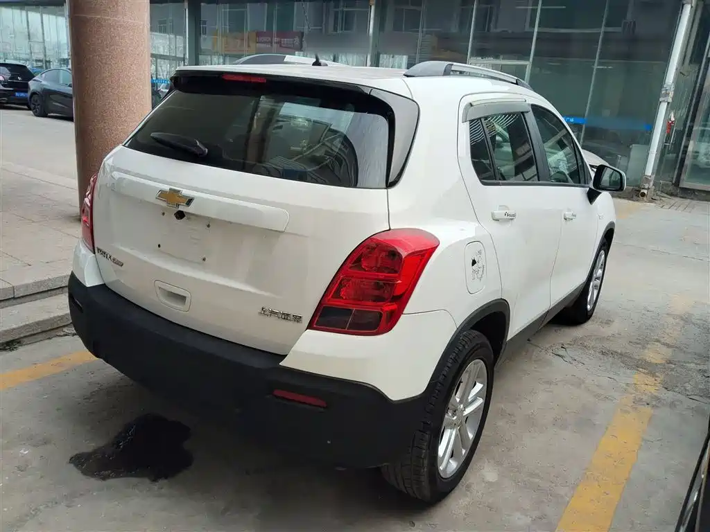 Chevrolet Trax 2016 1.4T Automatic 2WD Comfort Sunroof Edition фото 5