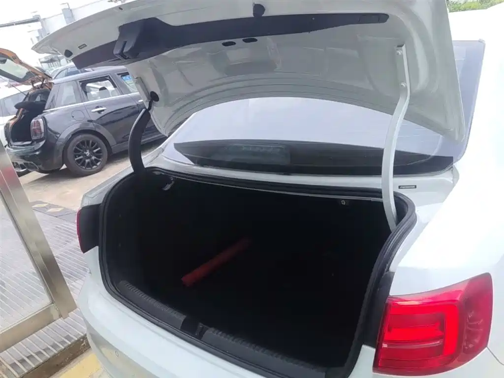 Volkswagen Sagitar 2016 230TSI 25th Anniversary Edition фото 19