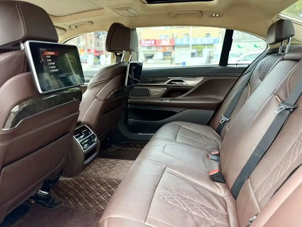 BMW 7 Series 2016 740Li Leading Edition фото 4