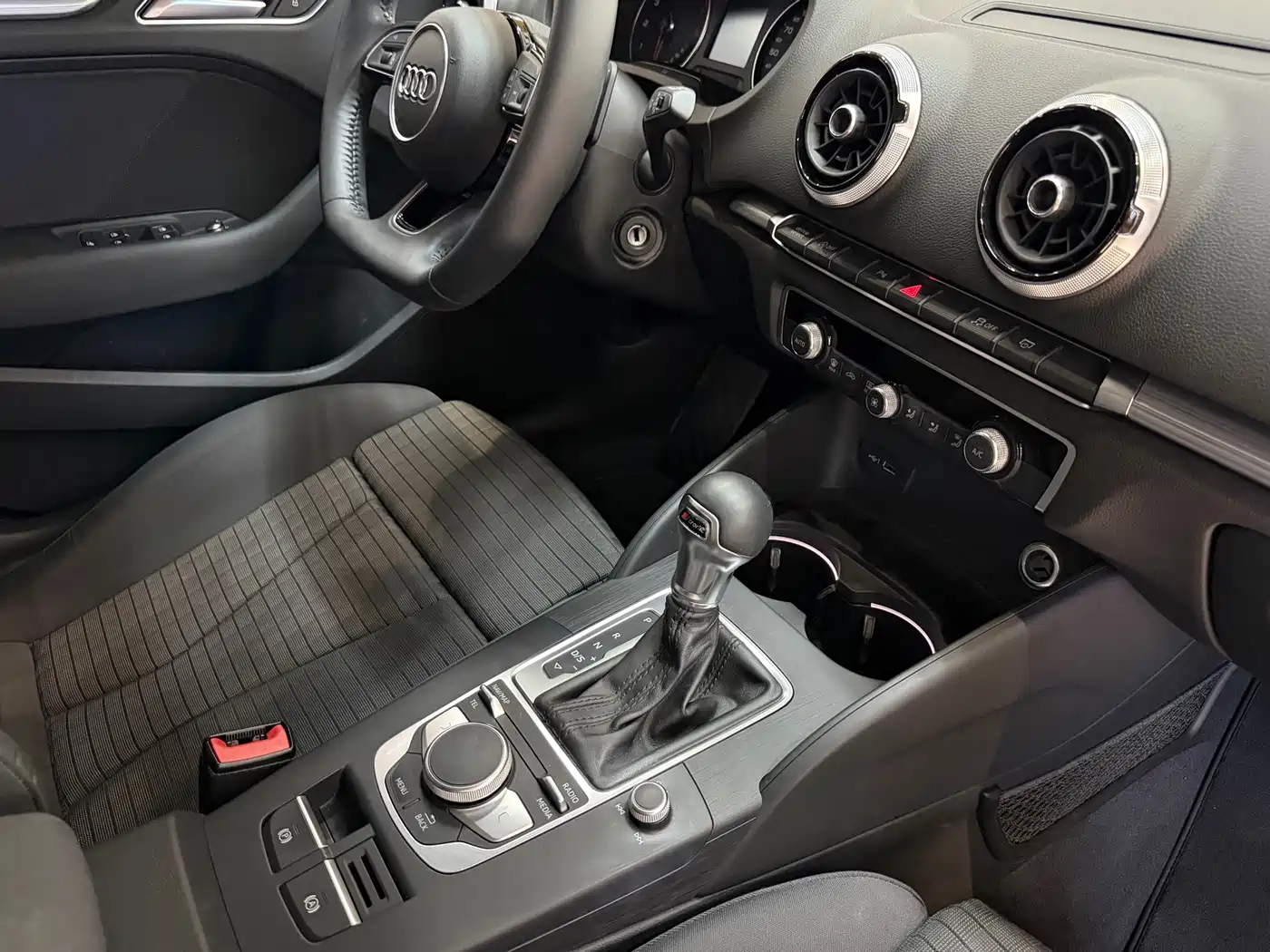 Audi A3 2018 30th Anniversary Sportback 40 TFSI Sport фото 19