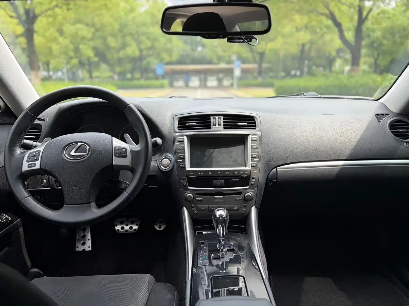 Фото 4 - Lexus IS