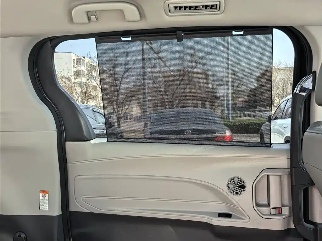 Toyota Granvia 2024 2.5L Hybrid Premium PLUS фото 15