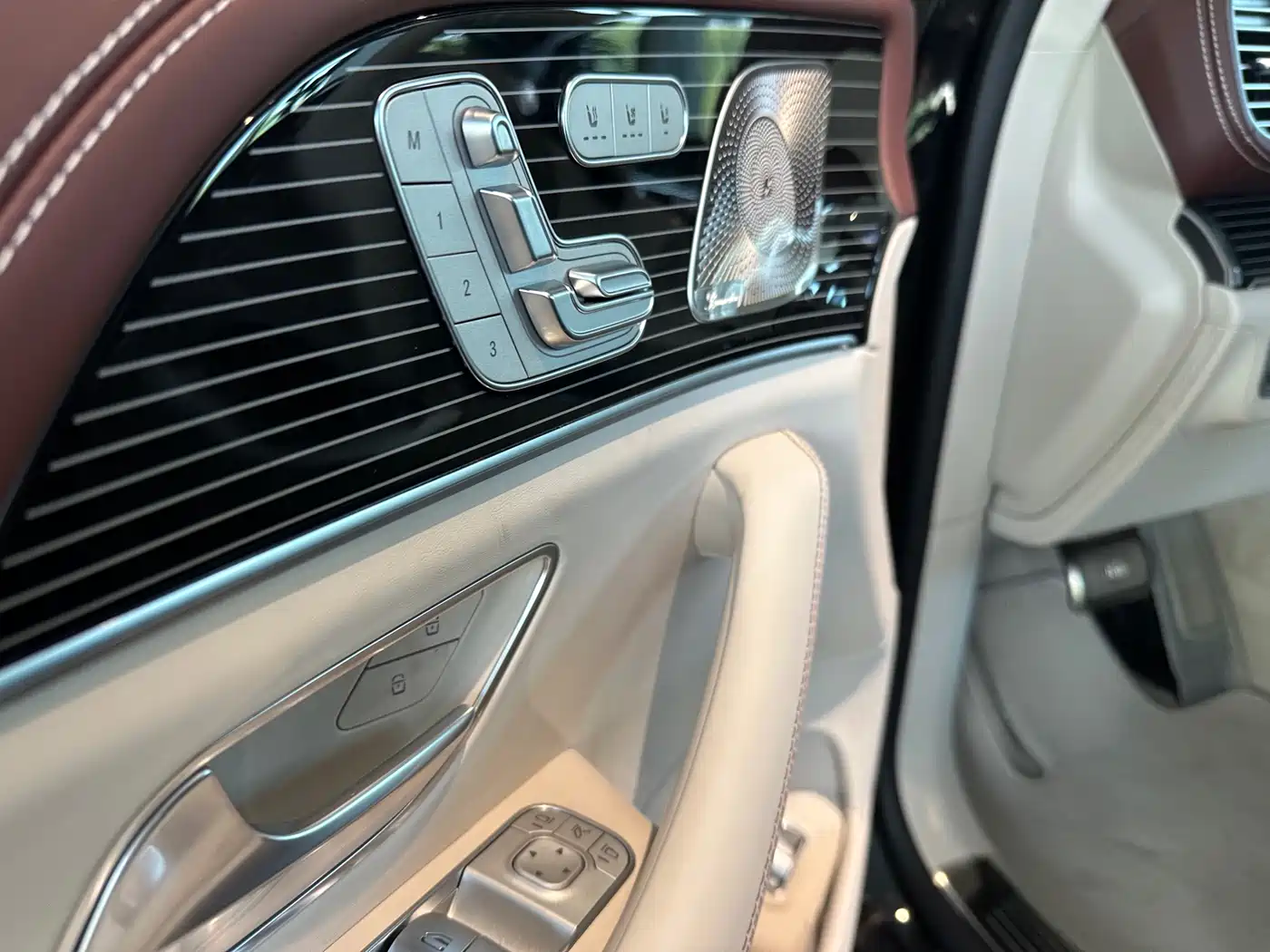 Mercedes-Benz Maybach GLS 2026 GLS 480 4MATIC Liyi Edition фото 8