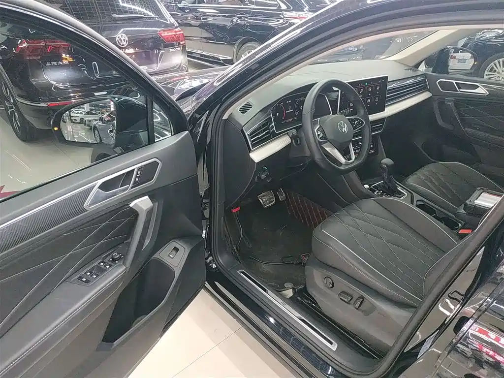 Volkswagen Tiguan L 2023 Facelift 330TSI Auto FWD R-Line Premium фото 12