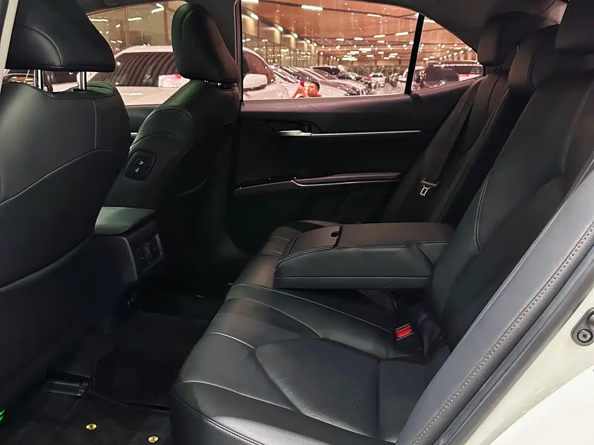 Toyota Camry 2018 2.0G Luxury Edition фото 6