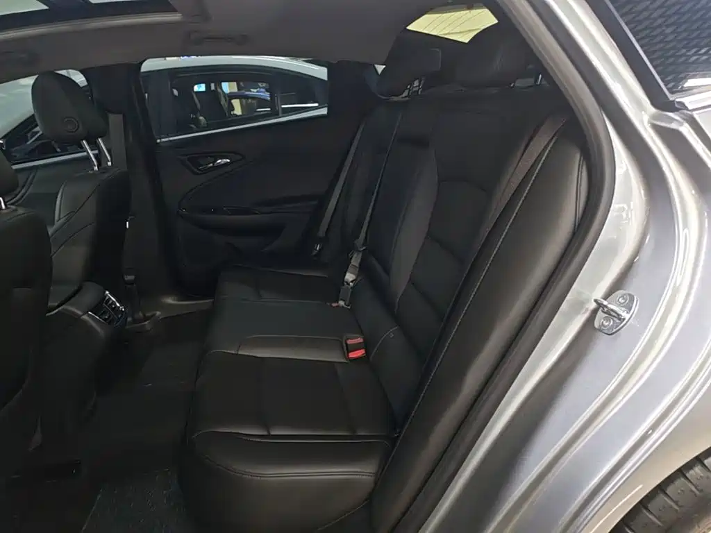 Photo 17 - Chevrolet Malibu XL