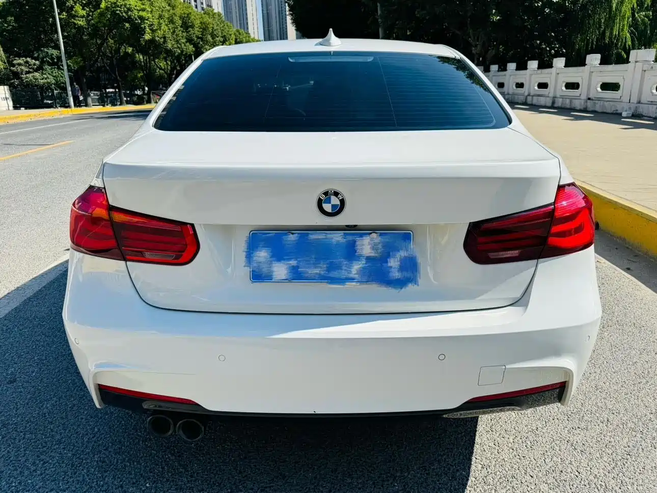 BMW 3 Series 2018 320i M Sport Black Night Edition фото 11