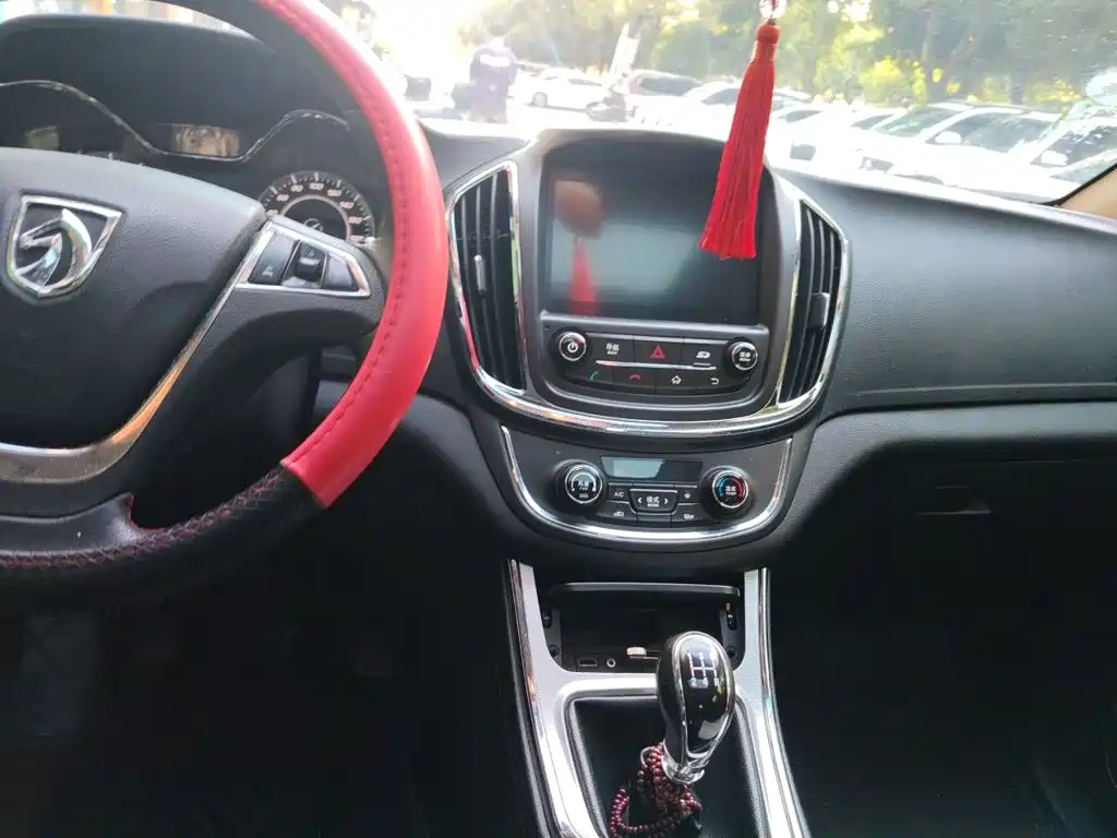 Baojun 560 2015 2015 1.8L Manual Luxury