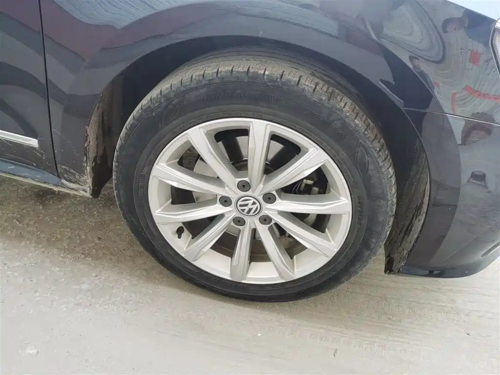 Volkswagen Passat 2017 280TSI DSG Prestige фото 8