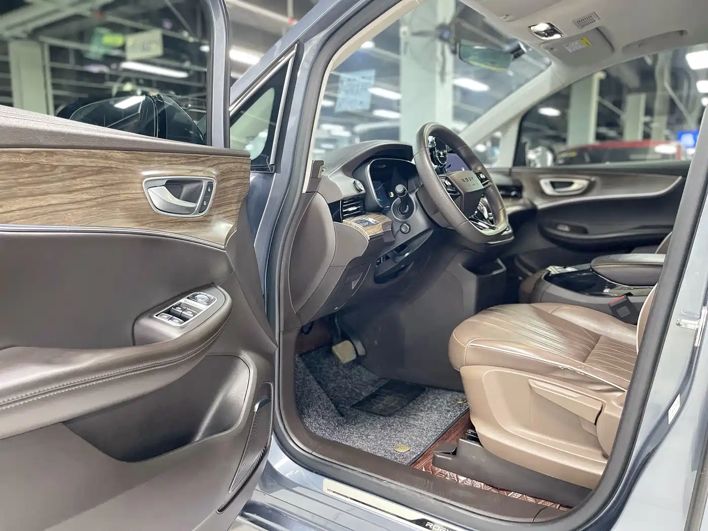 Roewe iMAX8 EV 2023 2022 Silver Edition
