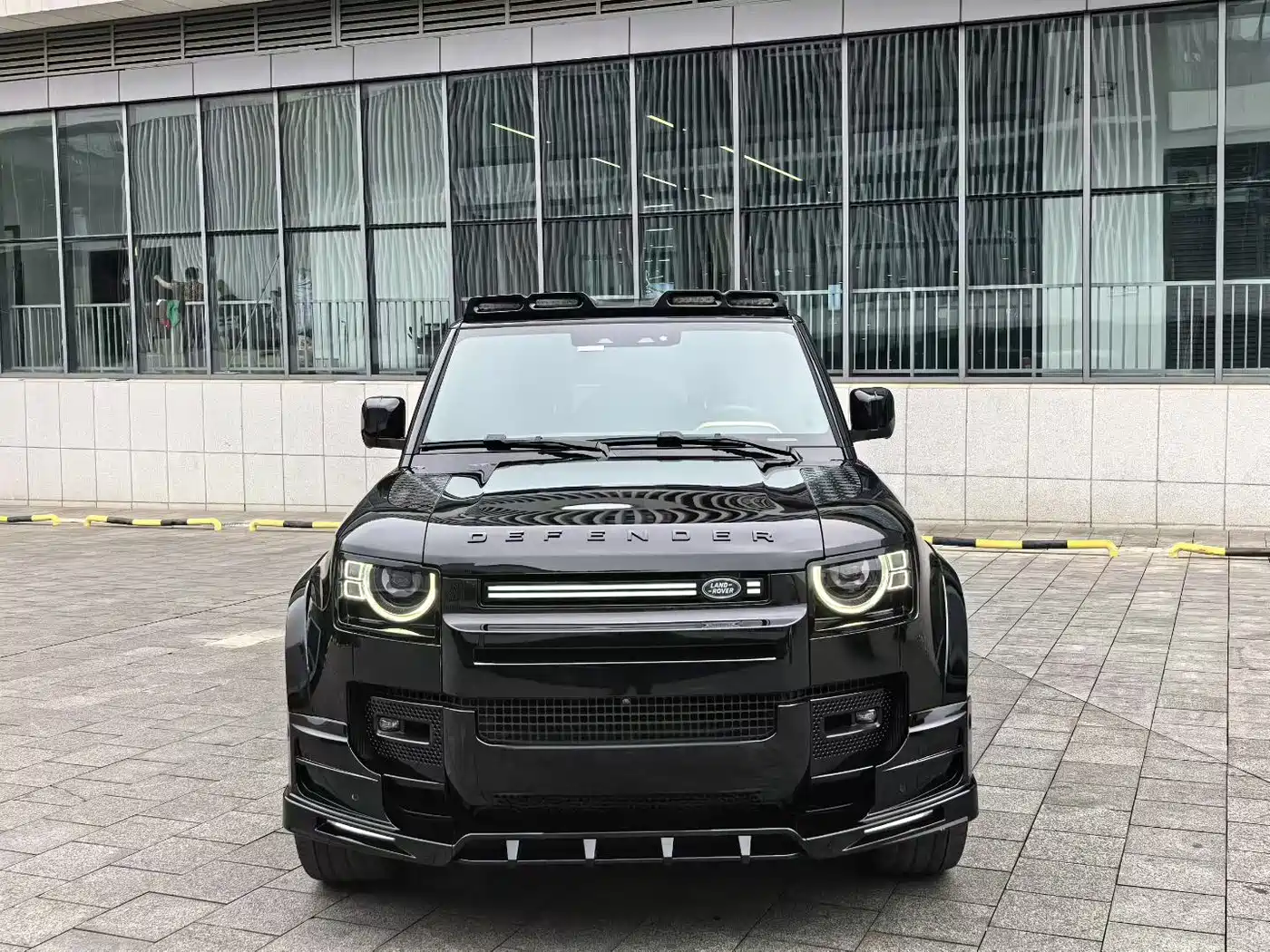 Land Rover Defender 2024 110 3.0T P400 X-DYNAMIC HSE фото 2