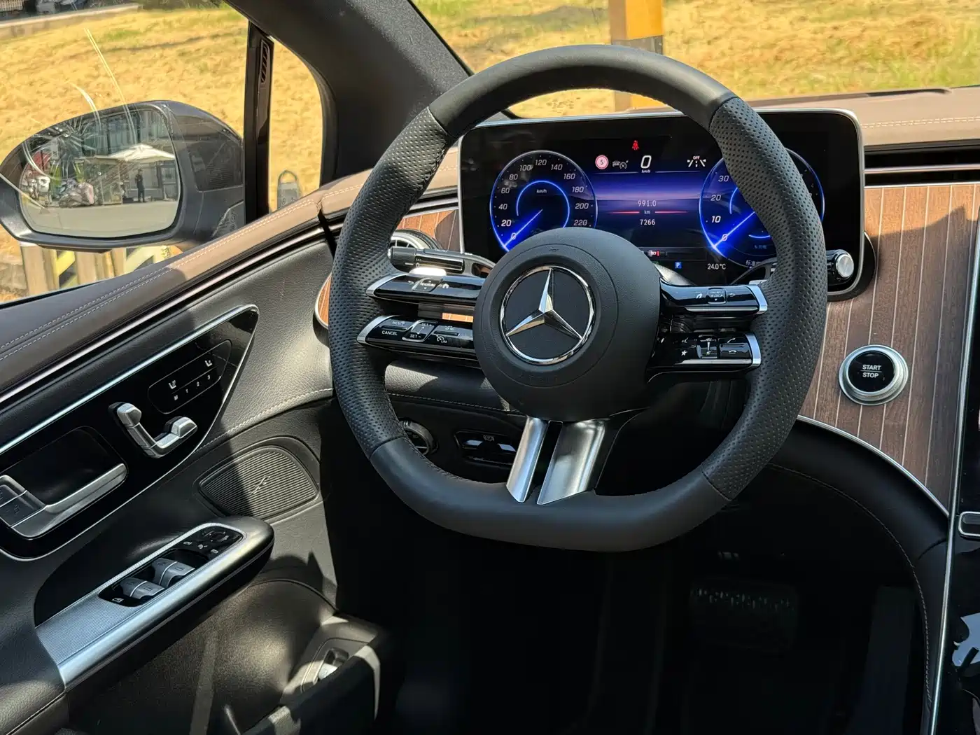 Mercedes-Benz EQE 2025 2025 Model 500 4MATIC Luxury Edition