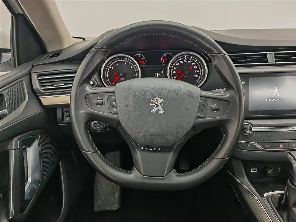 Peugeot 408 2016 1.6T Automatic Luxury Edition фото 11