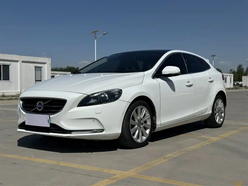 Фото 1 - Volvo V40