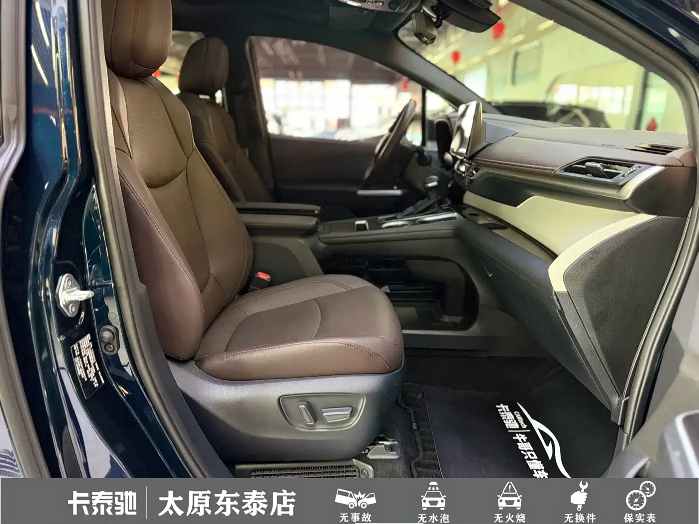 Toyota Granvia 2023 2022 Model Year 2.5L Hybrid Flagship Edition