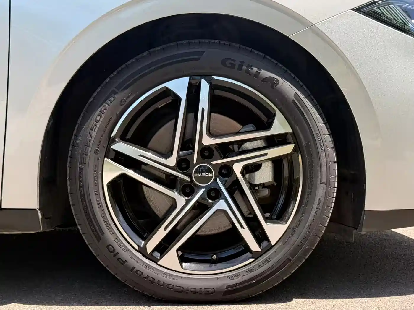 Roewe D7 2023 2023 DMH 125km Flagship Edition