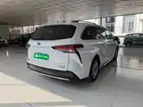 Фото 7 - Toyota Sienna
