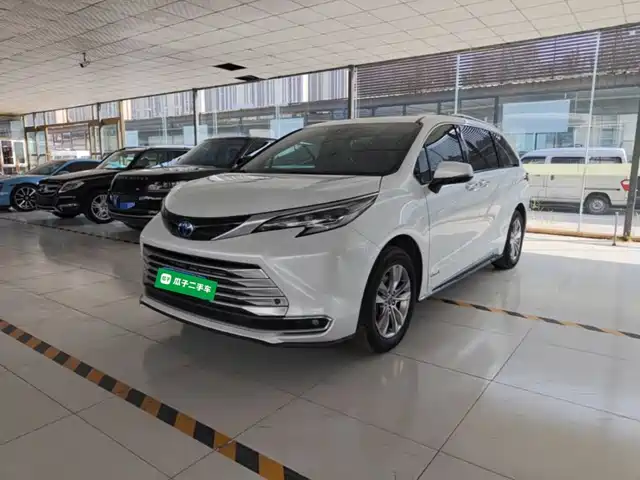 Toyota Sienna 2.5L, гибрид, Платинум