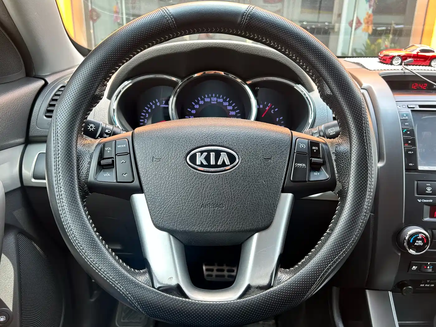 Kia Sorento 2012 2.4L Gasoline Supreme Edition фото 23