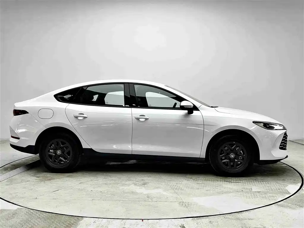 BYD Qin PLUS 2025 DM-i Smart Drive 55KM Leader фото 4