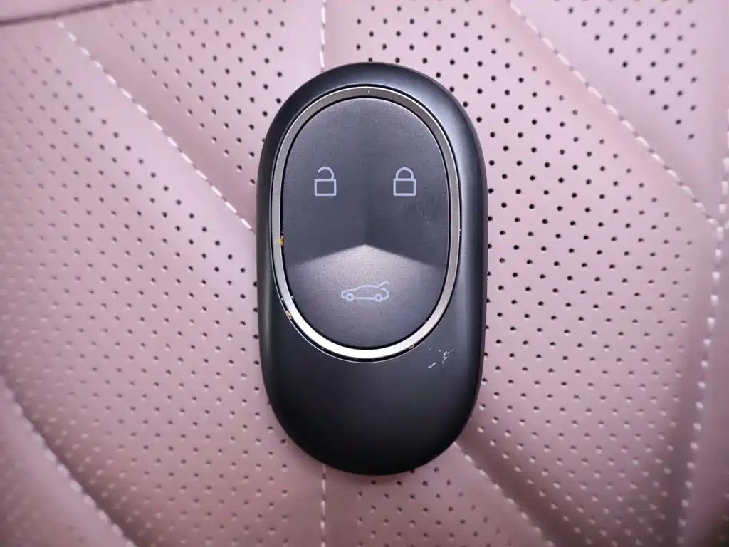 Photo 25 - NIO EC6