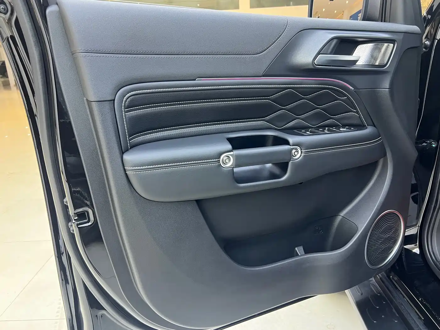 TANK TANK 300 NEW ENERGY