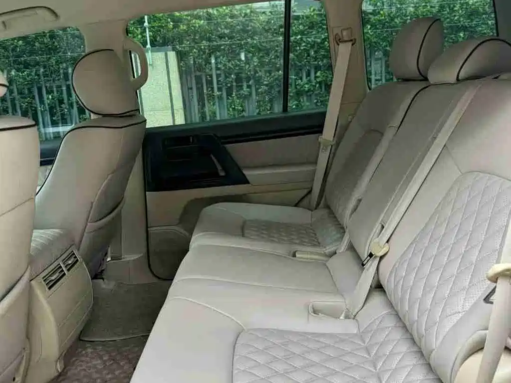 Toyota Land Cruiser (Import) 2015 4.0L V6 Middle East Low Configuration Edition фото 10
