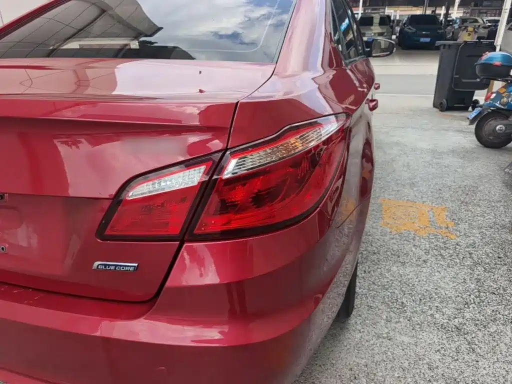 Фото 8 - Changan Eado