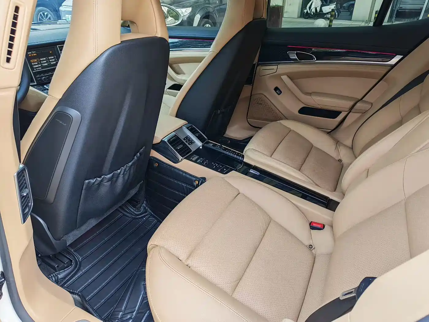 Porsche Panamera 2013 Panamera 4 Platinum Edition 3.6L фото 7