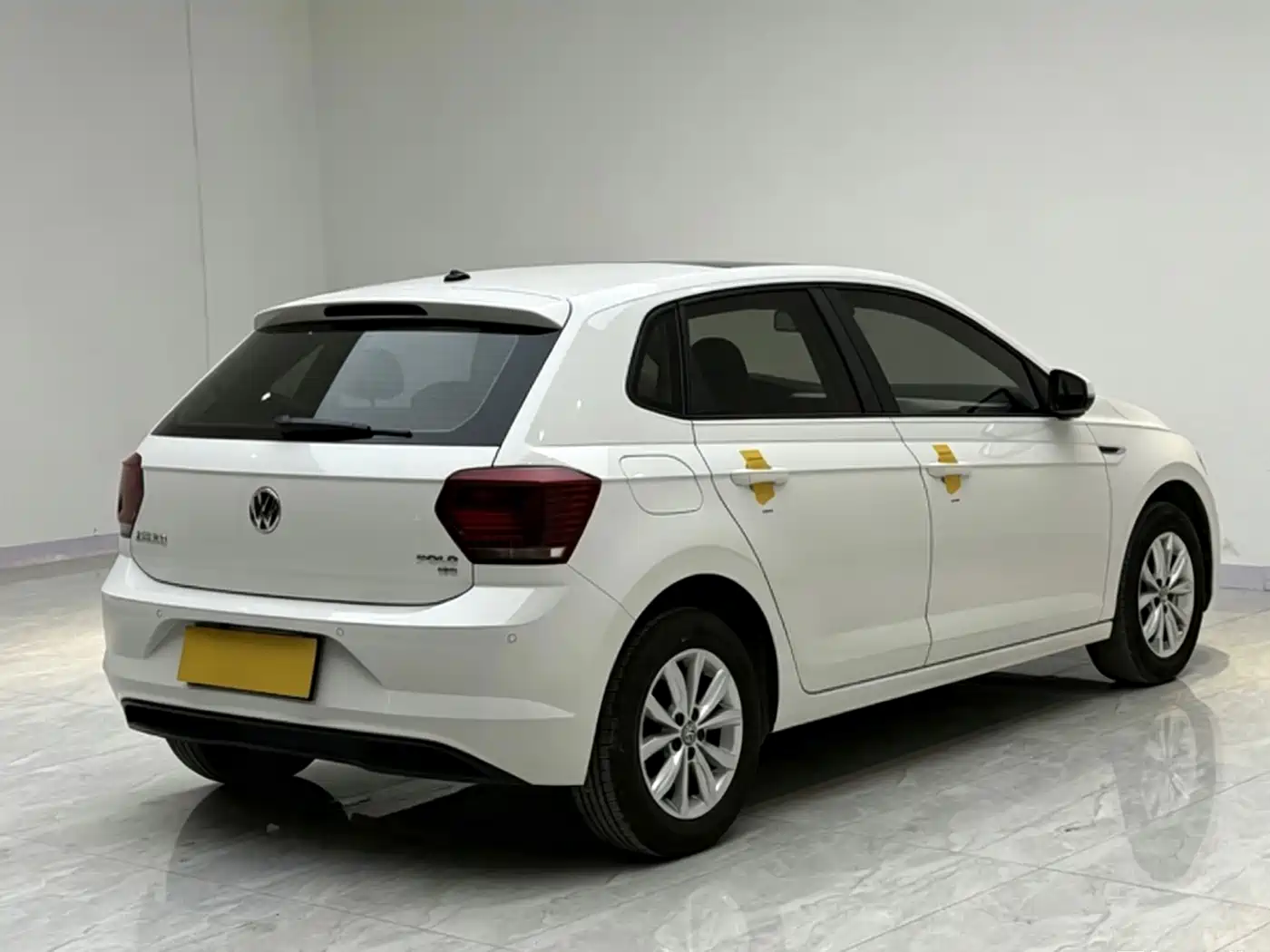 VOLKSWAGEN POLO