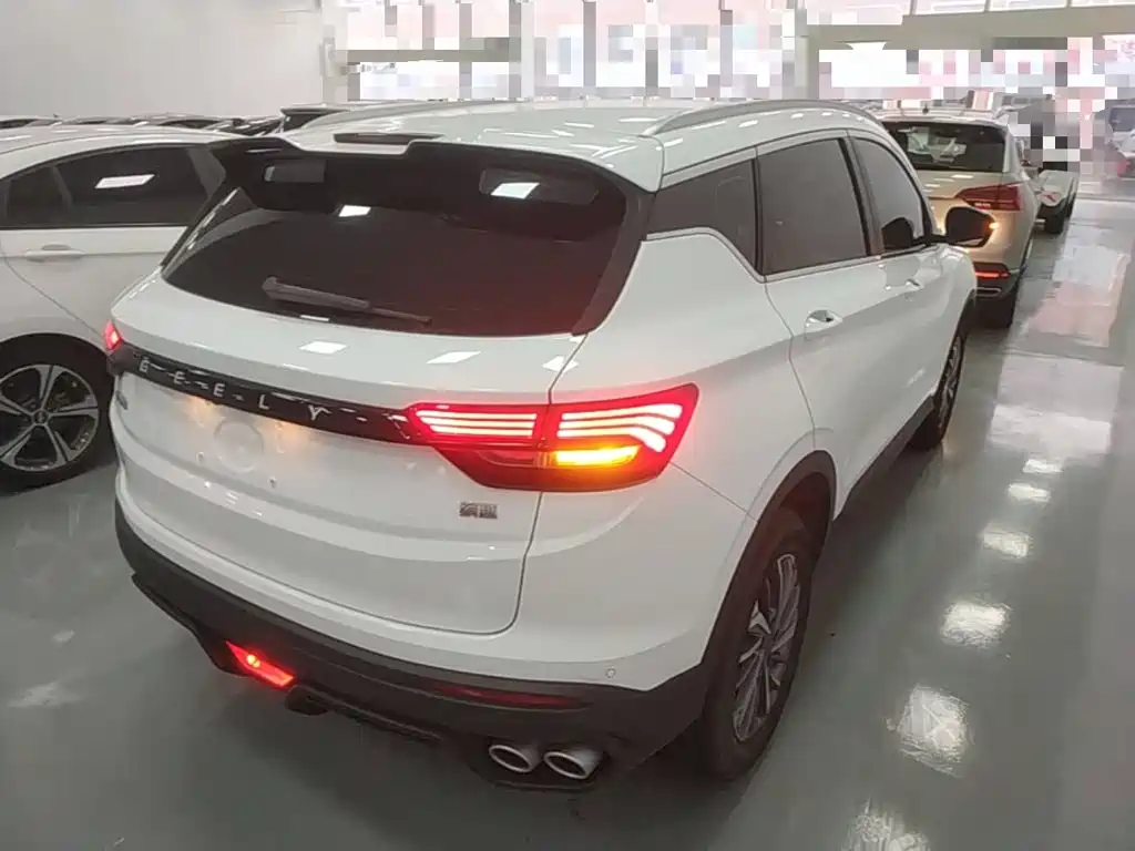 Фото 7 - Geely Binyue