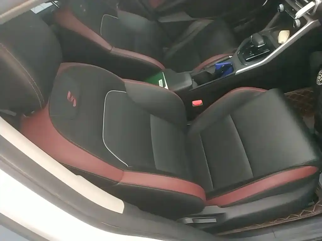Фото 25 - Geely Binyue