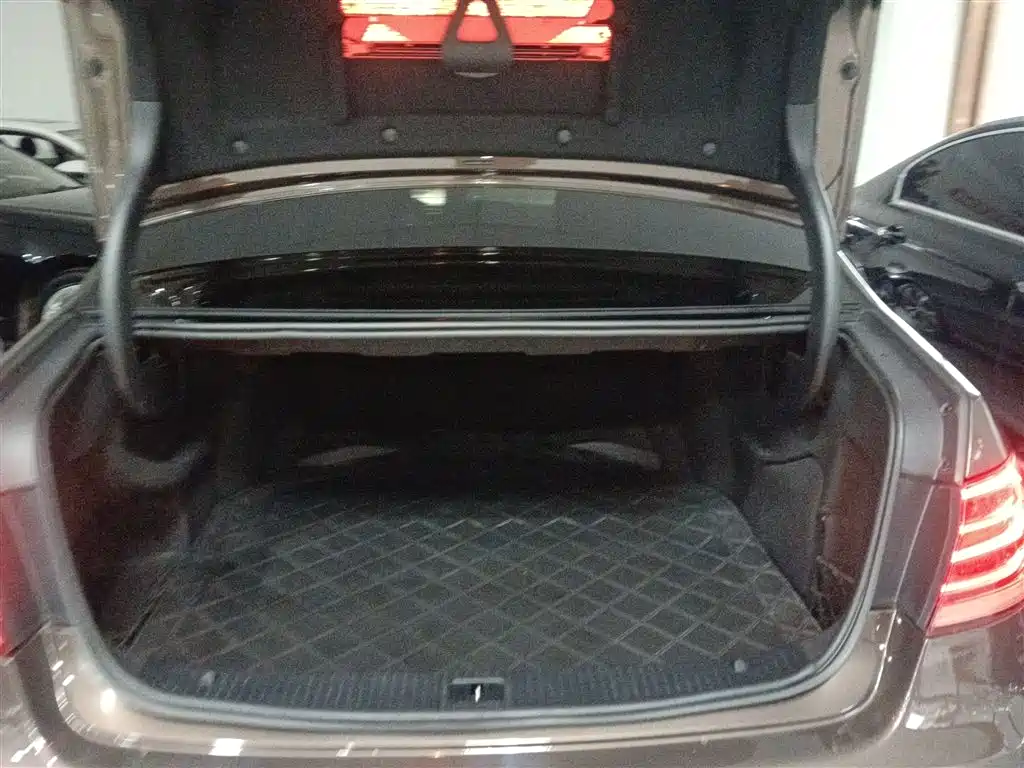 Mercedes-Benz E-Class 2014 Facelift E 260 L Sport фото 19