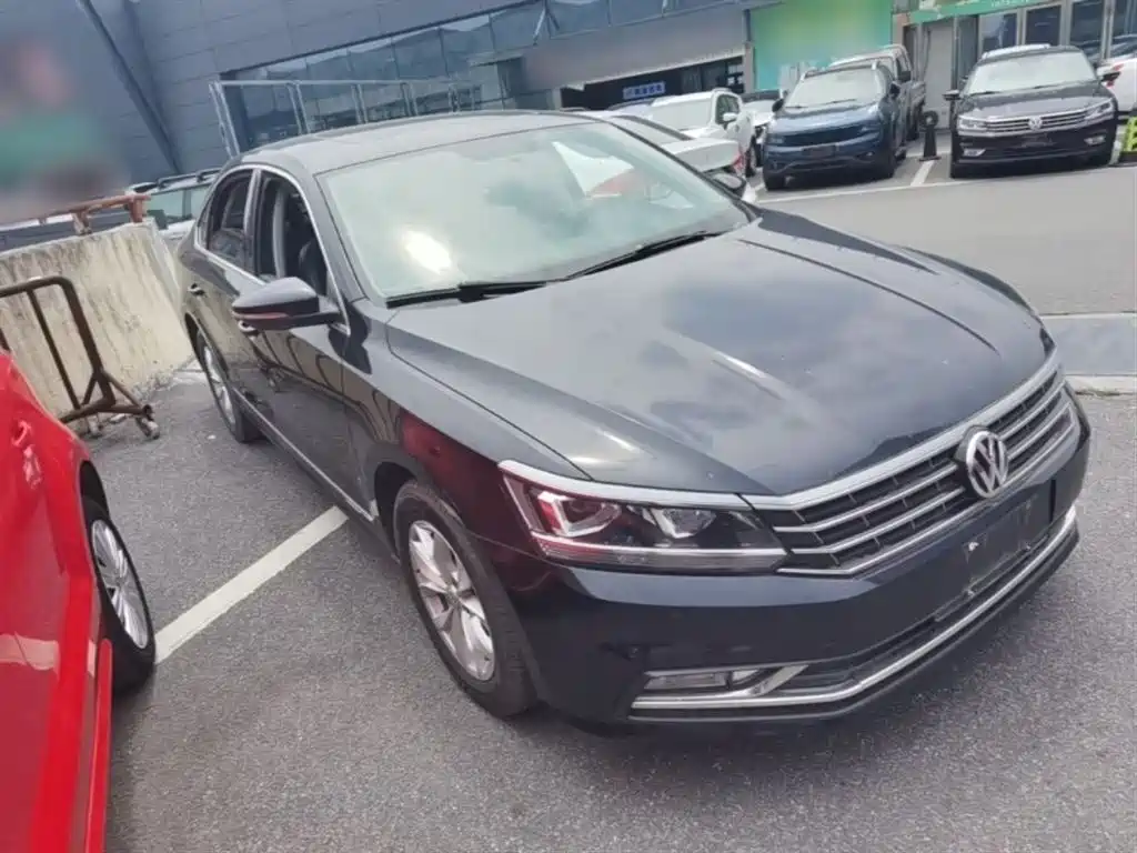 Volkswagen Passat 2015 1.8TSI DSG Elegance Edition фото 4