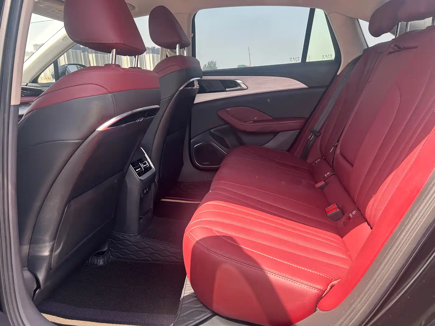 Hongqi H5 2025 2.0T Automatic Flag Celebration 500,000 Units Anniversary Edition фото 6