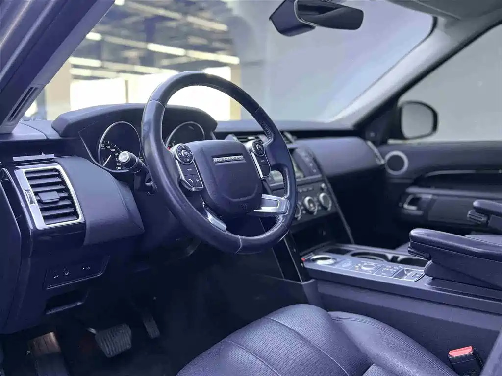 Land Rover Discovery 2017 3.0 SC V6 SE фото 4