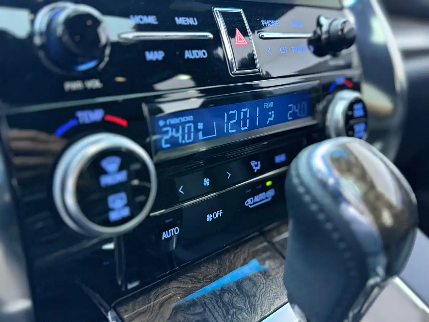 Toyota Alphard 2020 Hybrid 2.5L Premium Edition фото 8