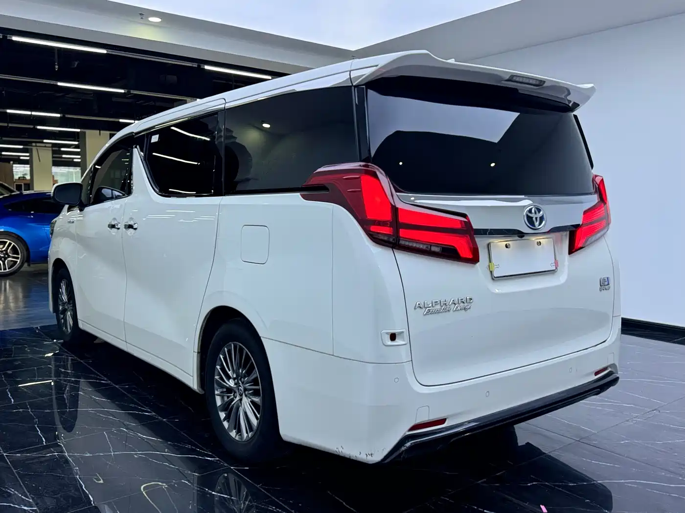 Toyota Alphard 2020 Hybrid 2.5L Premium Edition фото 23